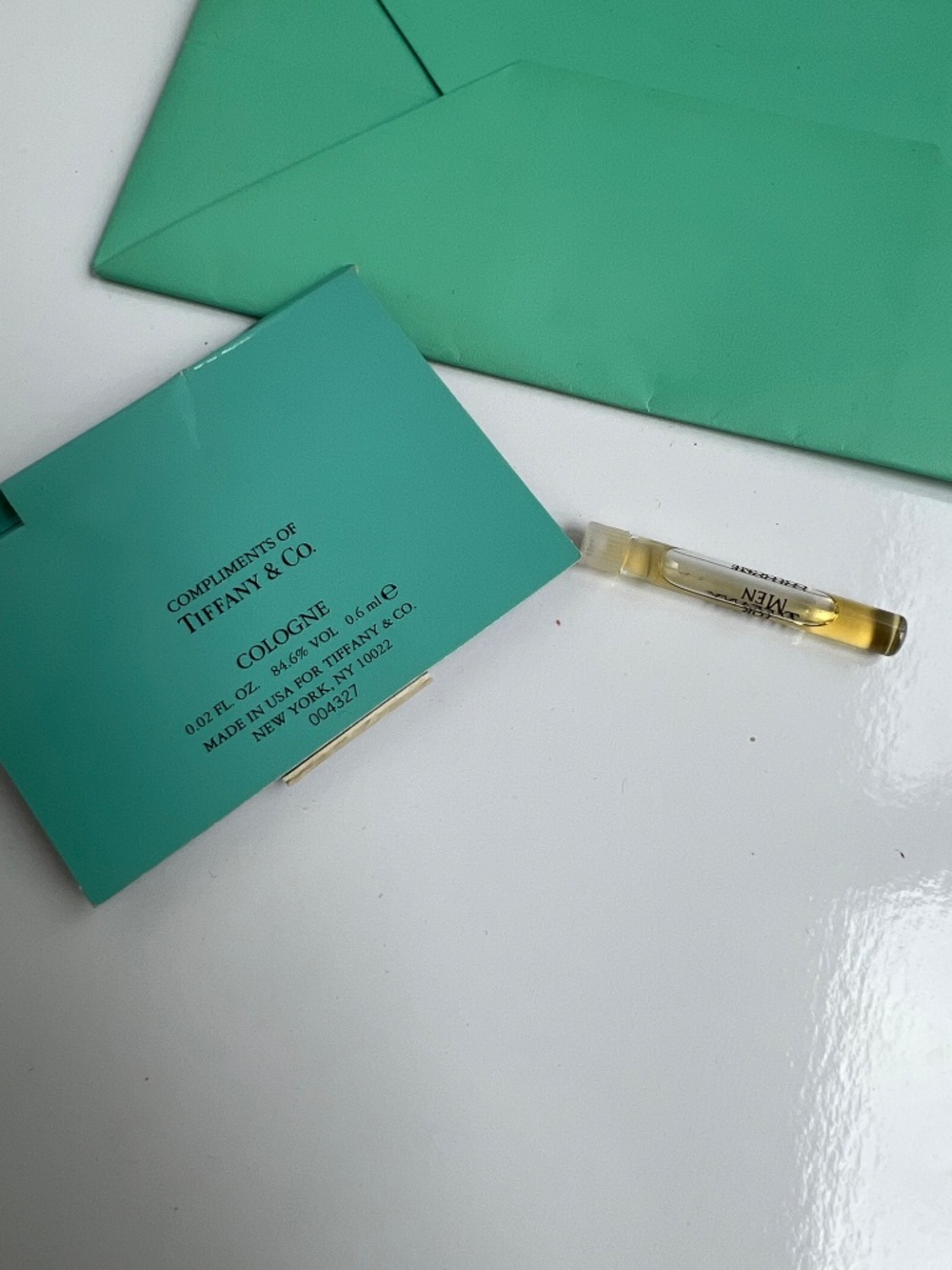 Large lot of Tiffany & Co. Boxes, ribbons, pouches, etc. - Picture 8 of 16